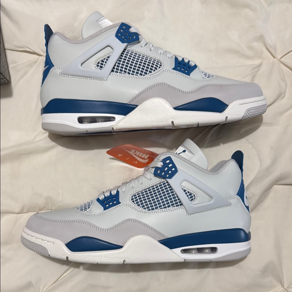 Jordan Retro 4 Sneakers White and Blue